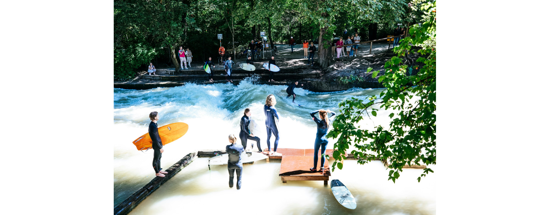 Surfen in München: Die Künstliche Welle der Eisbachwelle Surfen in München: Die Künstliche Welle der Eisbachwelle